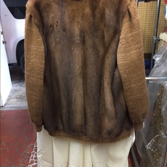 Authentic Henig demi buff fur. Size large - Picture 2 of 8